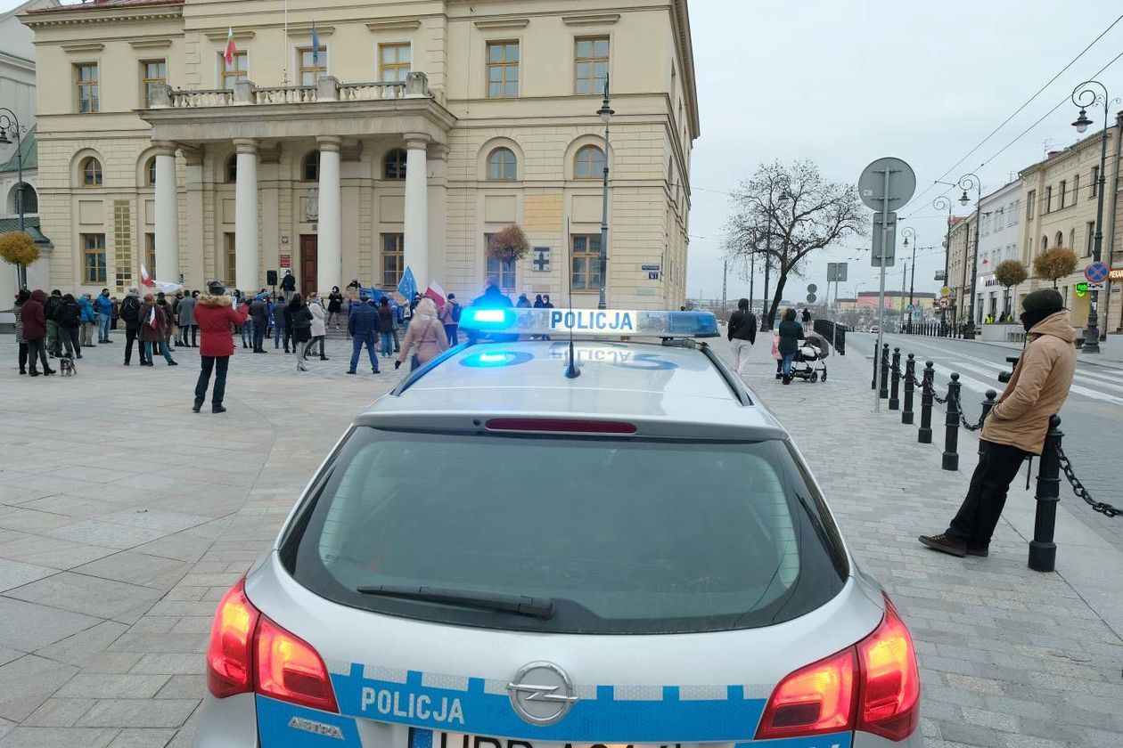  W Lublinie protestowali przeciwko wyjściu Polski z Unii Europejskiej (zdjęcie 1) - Autor: Maciej Kaczanowski