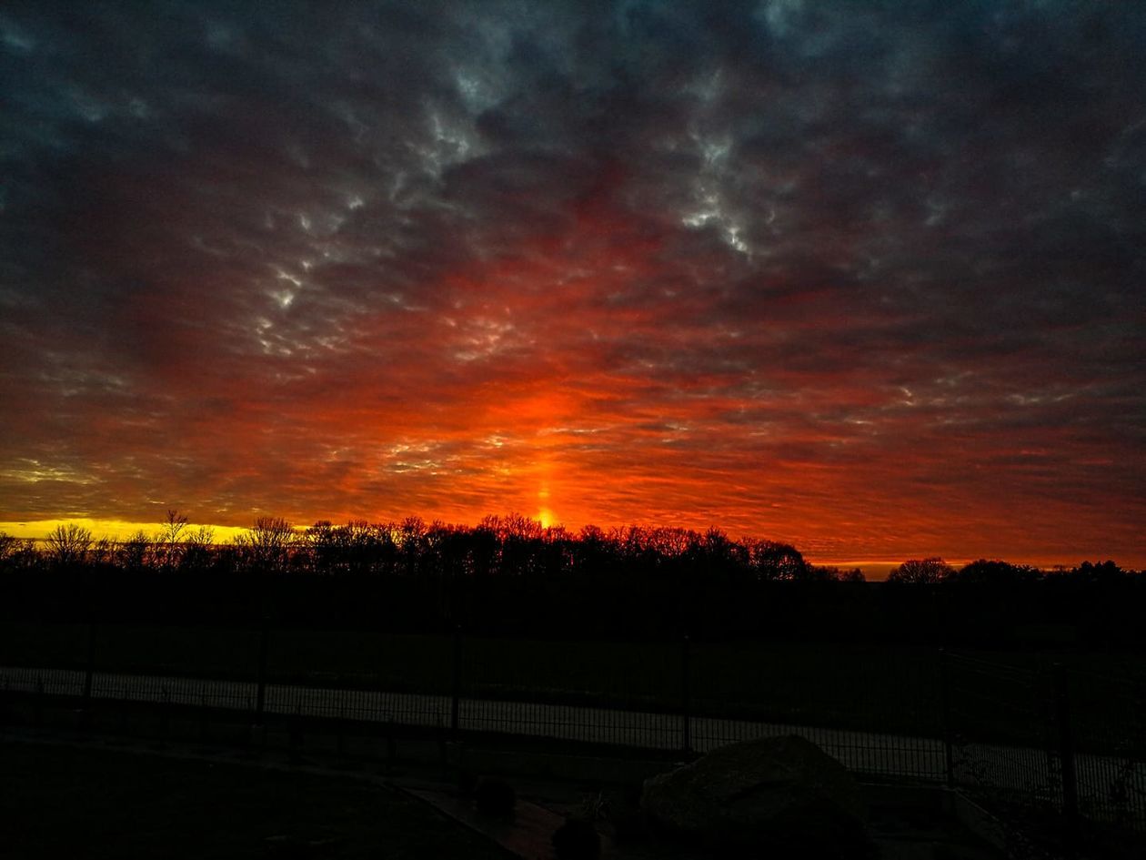  Filar słoneczny i zachód słońca - zdjęcia Czytelników (zdjęcie 1) - Autor: Sylwia Smutek