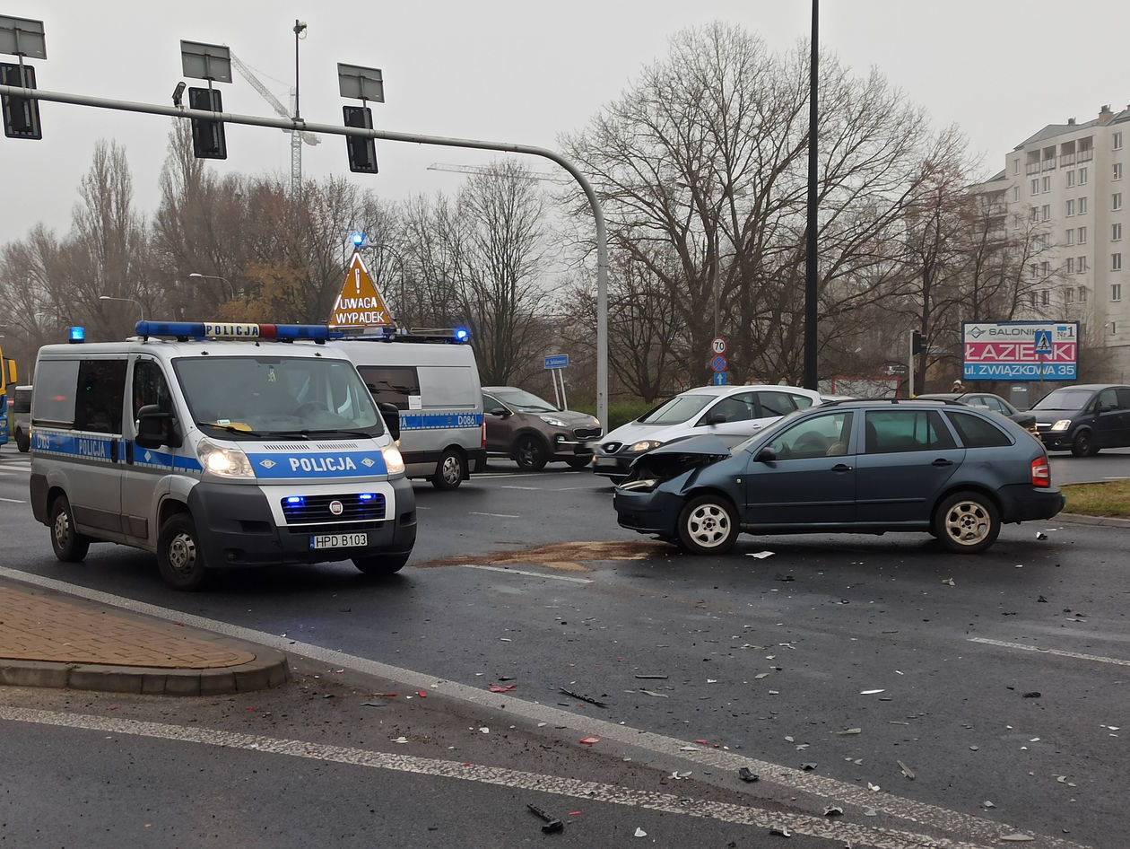Wypadek na skrzyżowaniu al. Solidarności z ul. Prusa