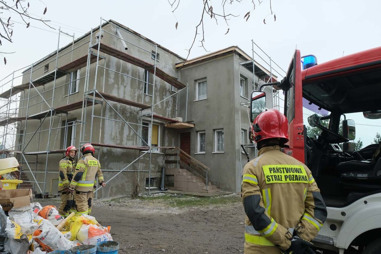  Interwencja strażaków PSP w domu przy ul. Choiny (zdjęcie 1) - Autor: Maciej Kaczanowski