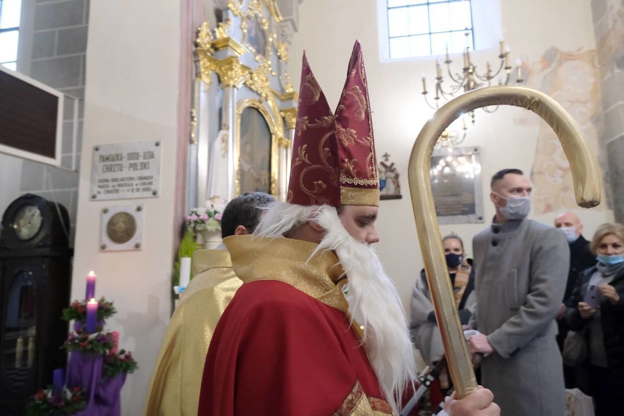  Św. Mikołaj wyrusza z prezentami z lubelskiej parafii pw. św. Mikołaja Biskupa (zdjęcie 1) - Autor: Maciej Kaczanowski