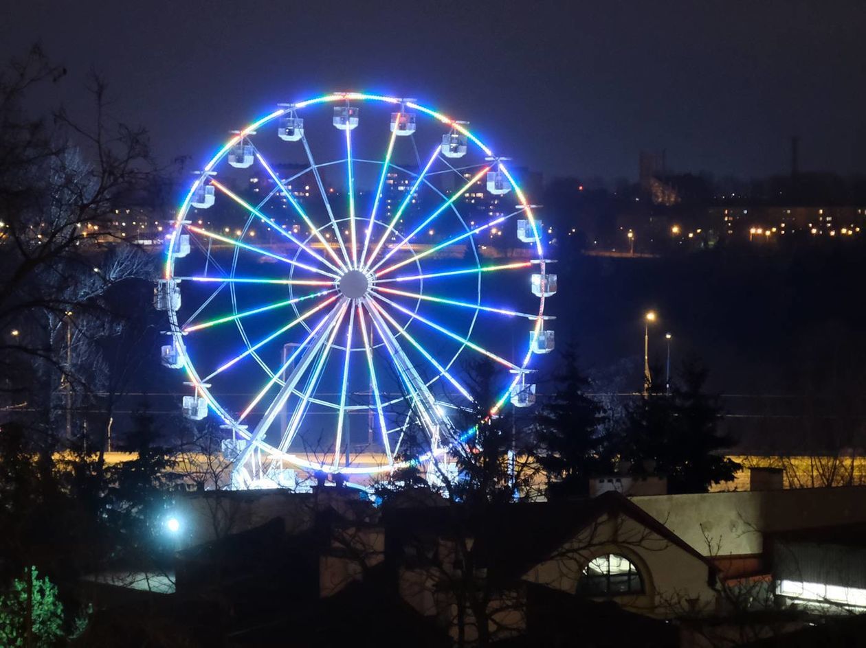  Świąteczna iluminacja miasta w komplecie: choinka już cieszy przechodniów (zdjęcie 1) - Autor: Maciej Kaczanowski