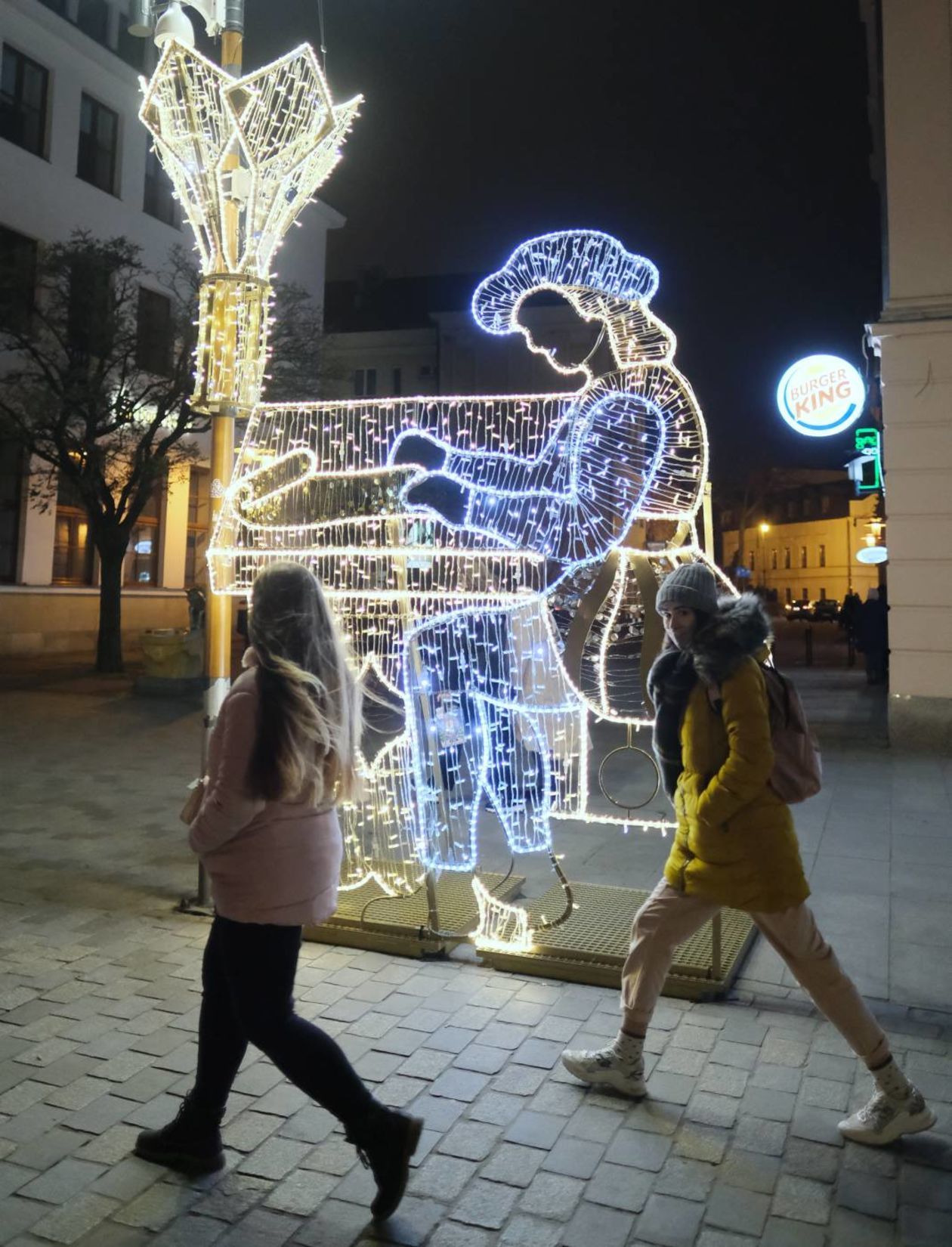  Świąteczna iluminacja miasta w komplecie: choinka już cieszy przechodniów (zdjęcie 1) - Autor: Maciej Kaczanowski