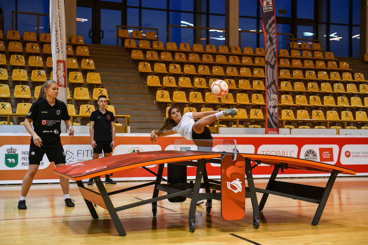  I Halowy Turniej Teqball o Puchar Prezydenta Miasta Chełm (zdjęcie 27) - Autor: Jacek Prondzynski