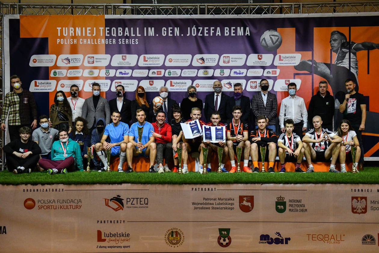  I Halowy Turniej Teqball o Puchar Prezydenta Miasta Chełm (zdjęcie 9) - Autor: Jacek Prondzynski