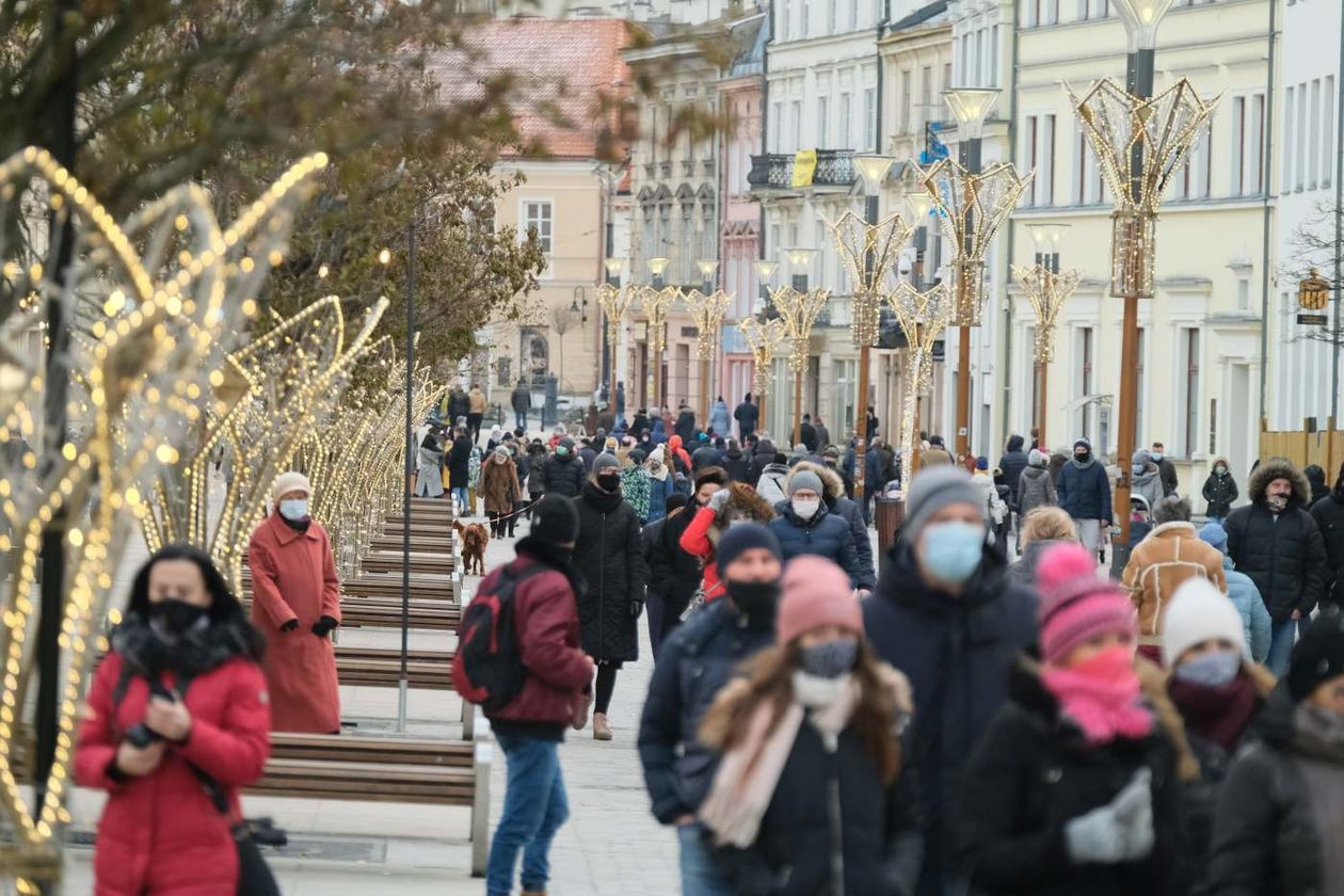  Tłumy mieszkańców na deptaku w drugi dzień świąt (zdjęcie 1) - Autor: Maciej Kaczanowski