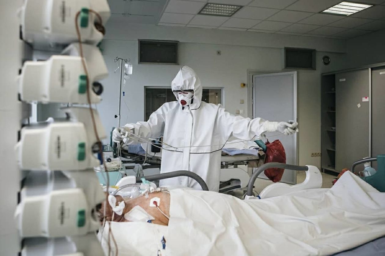  Praca na oddziale intensywnej terapii szpitala wojewódzkiego w Chełmie  (zdjęcie 1) - Autor: Jacek Szydłowski