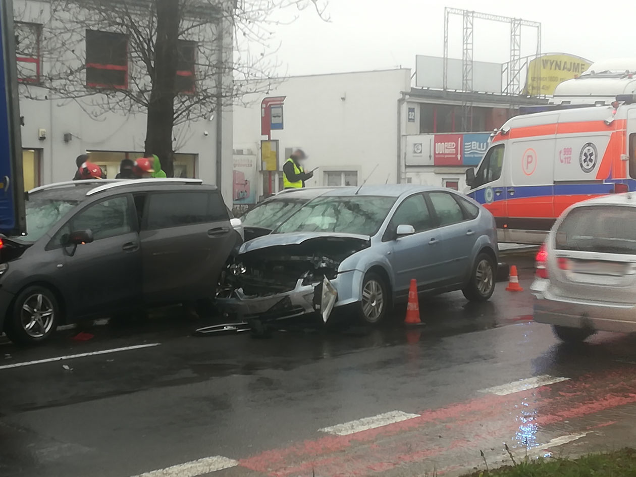  Wypadek na ulicy Turystycznej w Lublinie (zdjęcie 1) - Autor: Konrad