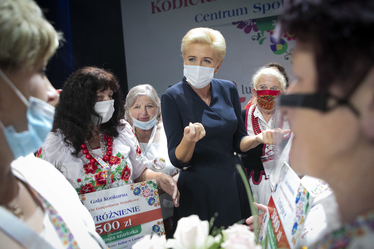  <p>Agata Kornhauser-Duda podczas spotkania z laureatkami konkursu Kobieta Gospodarna.&nbsp;</p>