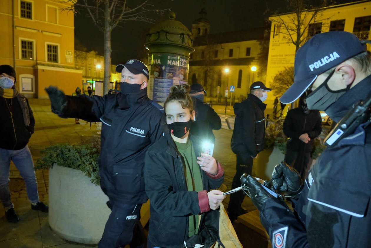  <p>28.11.2020 Lublin pl. Wolności. Strajk Kobiet przeciwko ustawie o całkowitym zakazie aborcji.</p>