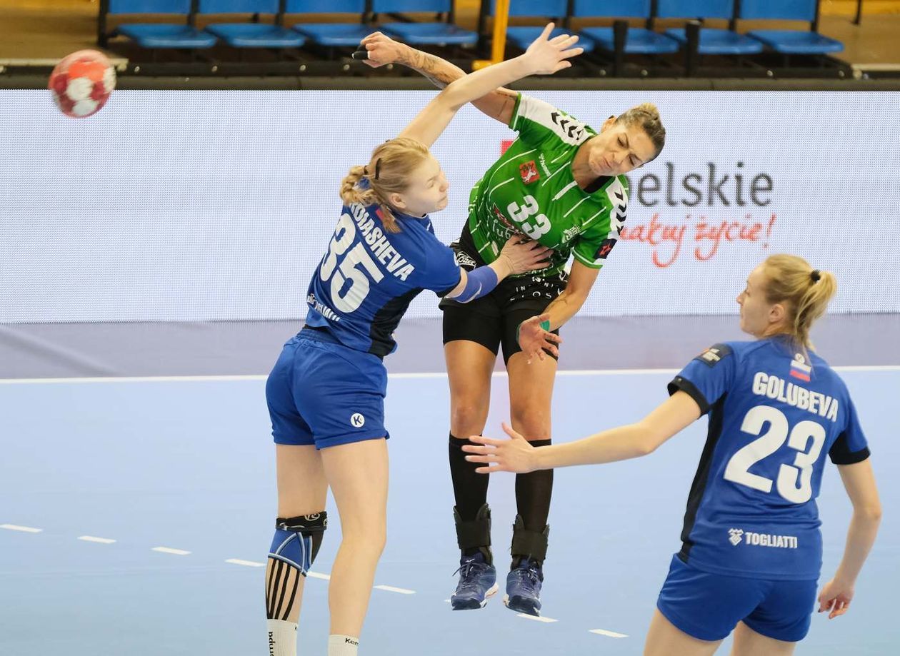   MKS Perła Lublin vs Handball Club Lada 28 : 23 (zdjęcie 1) - Autor: Maciej Kaczanowski