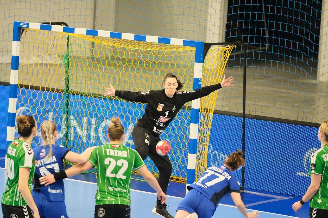   MKS Perła Lublin vs Handball Club Lada 28 : 23 (zdjęcie 1) - Autor: Maciej Kaczanowski