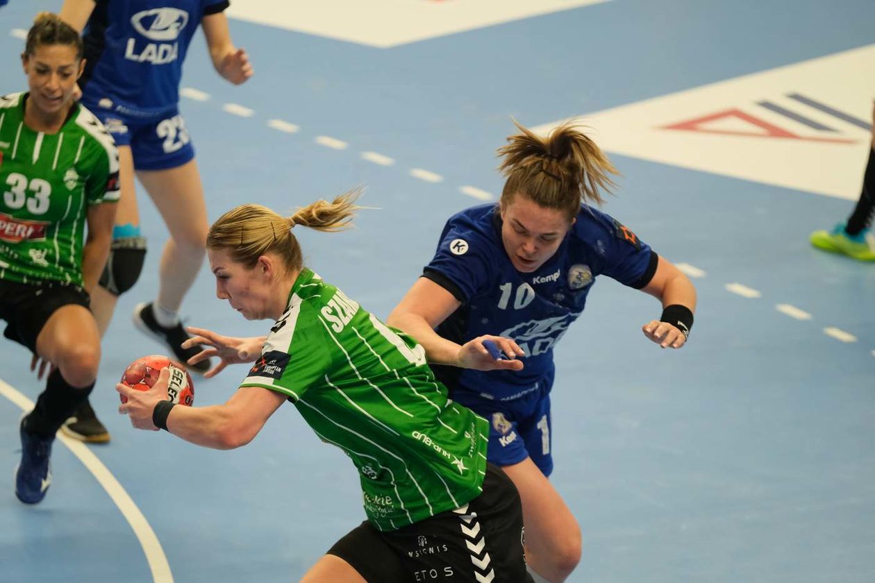   MKS Perła Lublin vs Handball Club Lada 28 : 23 (zdjęcie 1) - Autor: Maciej Kaczanowski