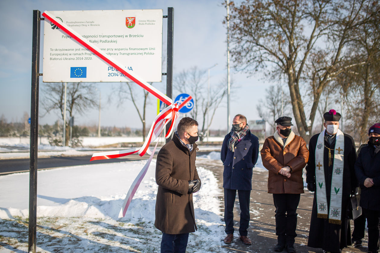  Otwarcie rond w Białej Podlaskiej (zdjęcie 1) - Autor: Bartosz Wołoszko