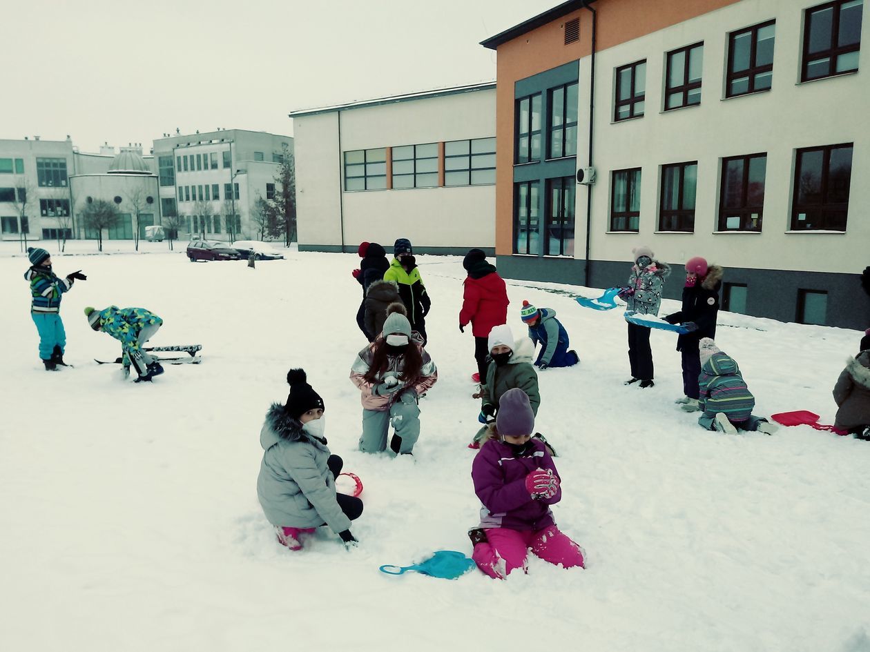  Powrót dzieci do szkół (zdjęcie 1) - Autor: Międzynarodowa Szkoła Podstawowa Paderewski w Lubl