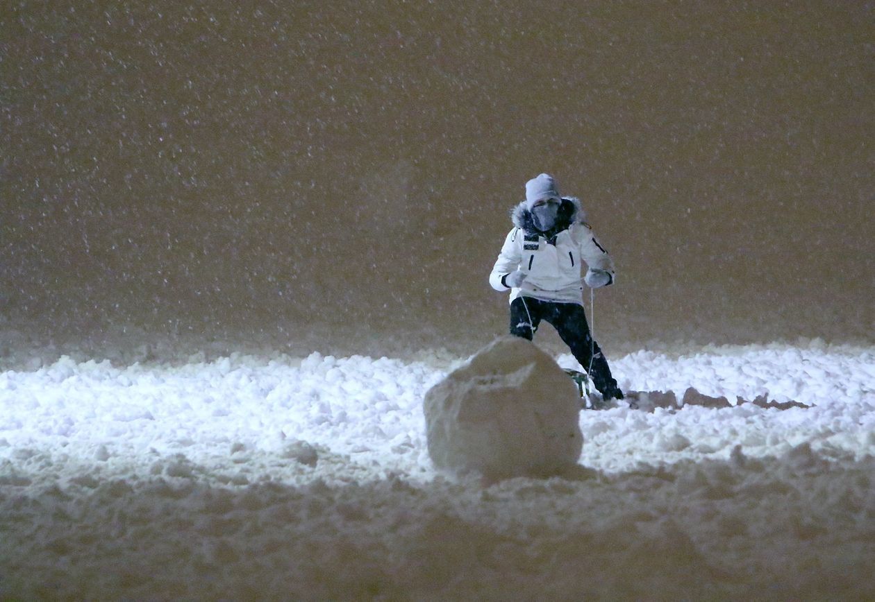 Zabawy na śniegu w wąwozie na Kalinie (zdjęcie 1) - Autor: Piotr Michalski
