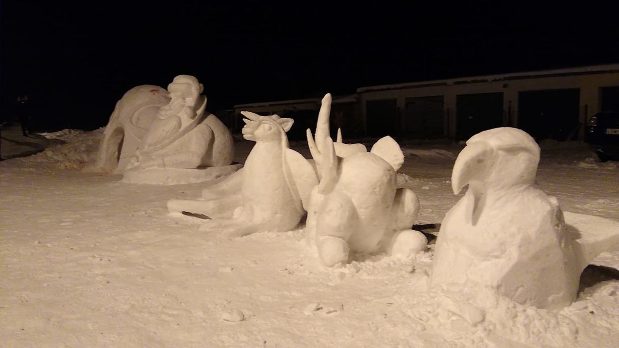  <p>Śnieżne&nbsp;rzeźby w Łysołajach autorstwa Jacka Hanca</p>