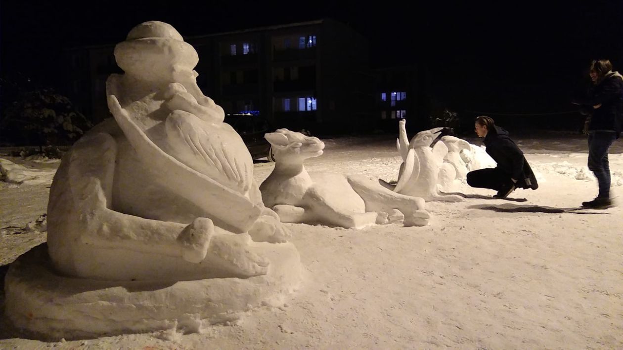  <p>Śnieżne&nbsp;rzeźby w Łysołajach autorstwa Jacka Hanca</p>