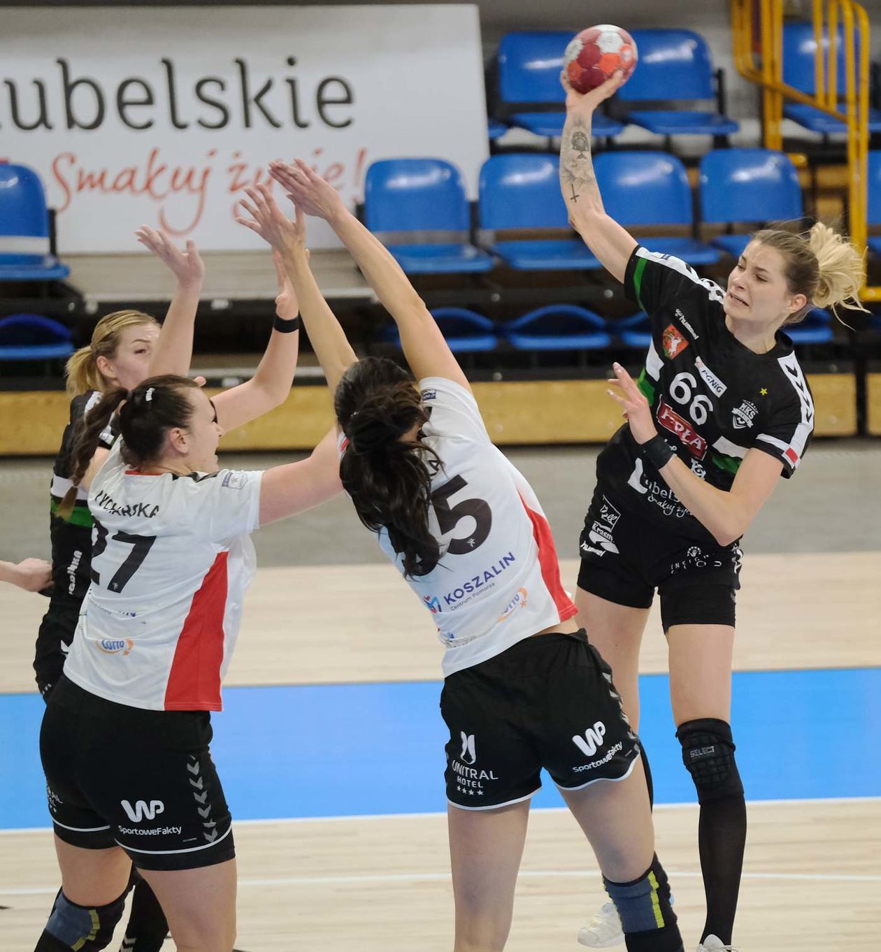  MKS Perła Lublin vs Młyny Stoisław Koszalin 24:18 (zdjęcie 1) - Autor: Maciej Kaczanowski