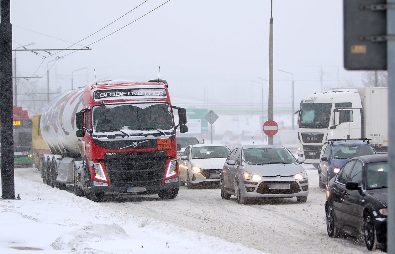  Sytuacja na drogach (poniedziałek, 8 lutego 2021 r.) (zdjęcie 1) - Autor: fot. Piotr Michalski