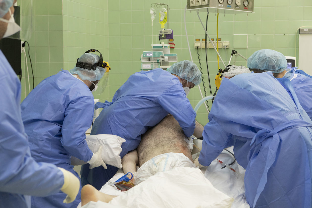 Medycy na oddziale intensywnej terapii dla pacjentów z Covid-19 (zdjęcie 7) - Autor: Jacek Szydłowski 