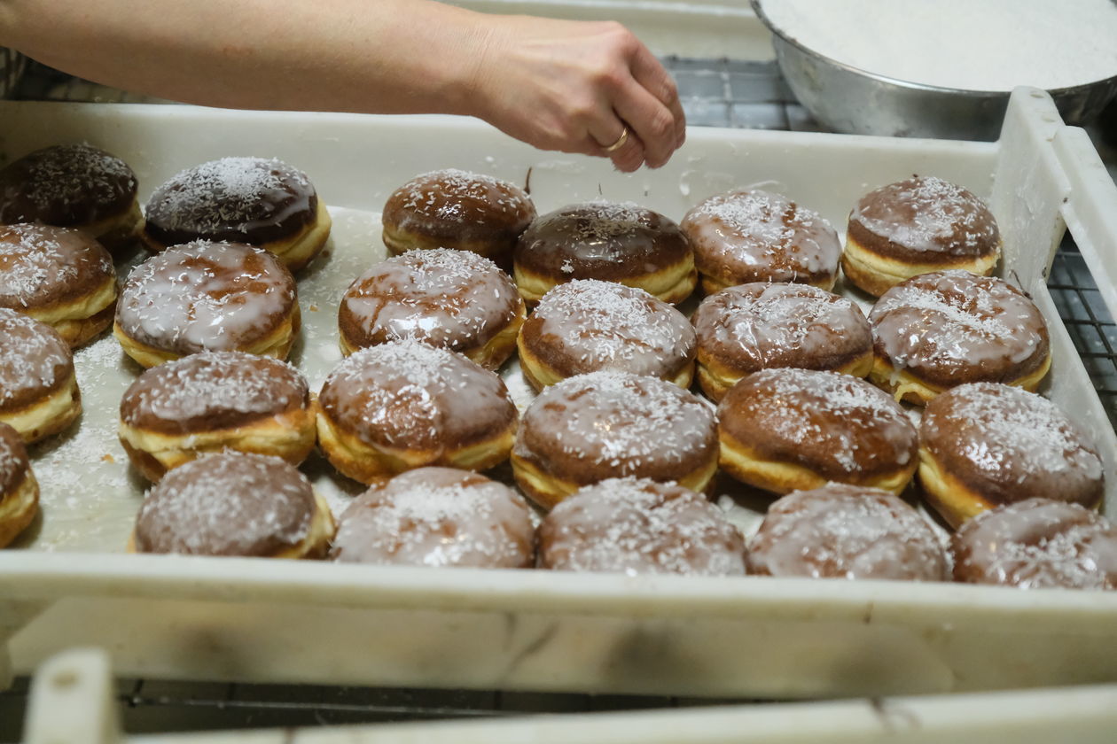  Jak powstają pączki i faworki? Lubelska Piekarnia Pęzioł Pieczywo Tradycyjne (zdjęcie 1) - Autor: Maciej Kaczanowski