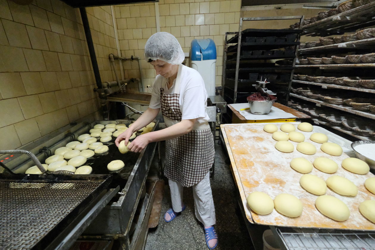  Jak powstają pączki i faworki? Lubelska Piekarnia Pęzioł Pieczywo Tradycyjne (zdjęcie 1) - Autor: Maciej Kaczanowski