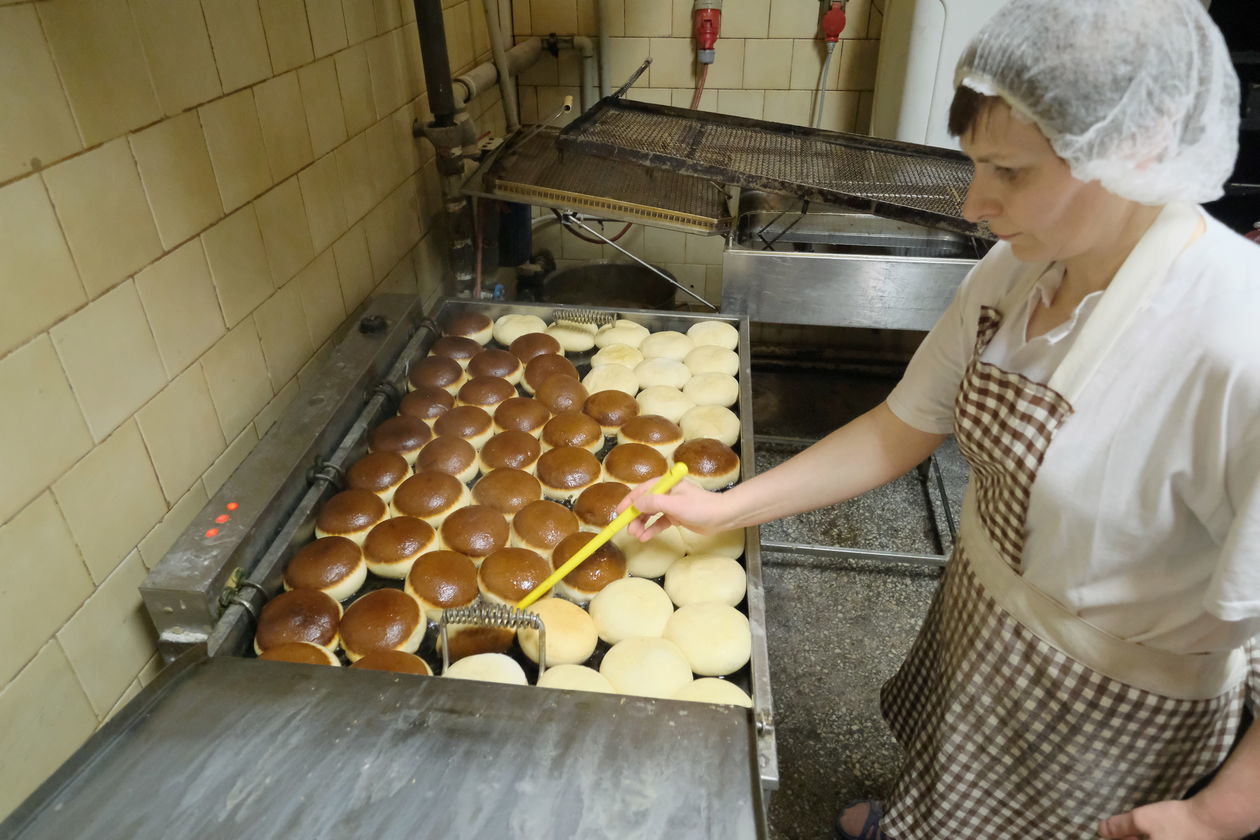  Jak powstają pączki i faworki? Lubelska Piekarnia Pęzioł Pieczywo Tradycyjne (zdjęcie 1) - Autor: Maciej Kaczanowski