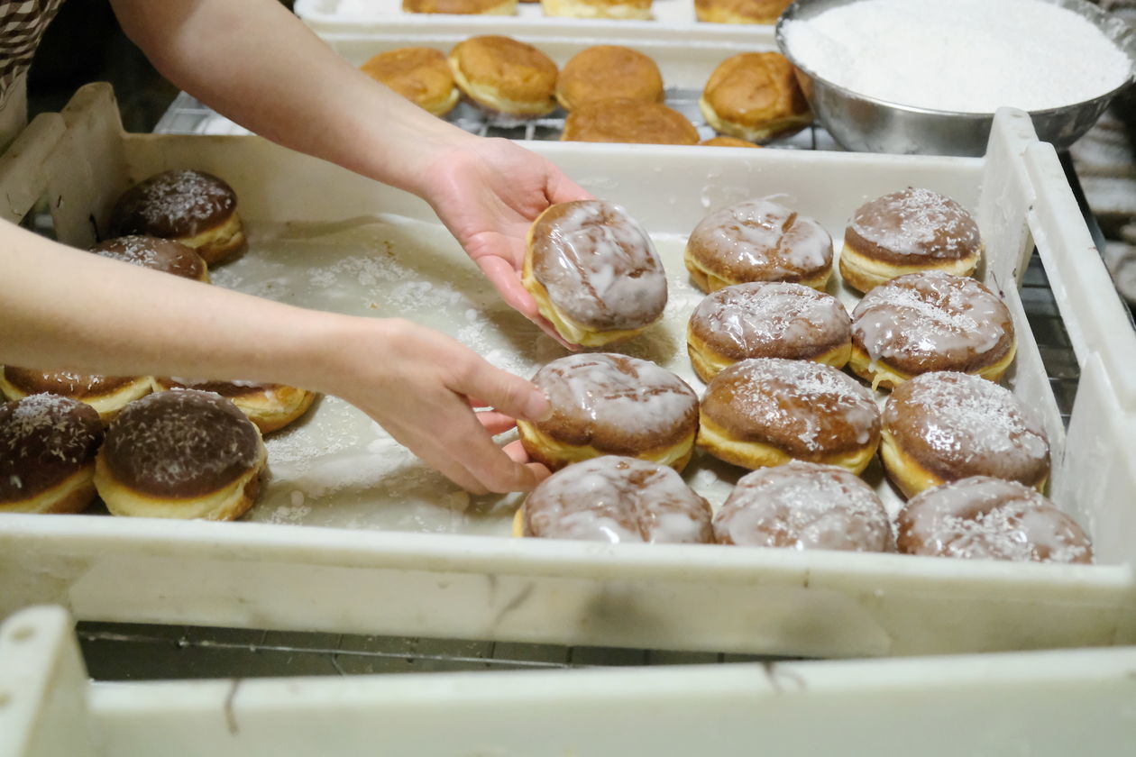  Jak powstają pączki i faworki? Lubelska Piekarnia Pęzioł Pieczywo Tradycyjne (zdjęcie 1) - Autor: Maciej Kaczanowski