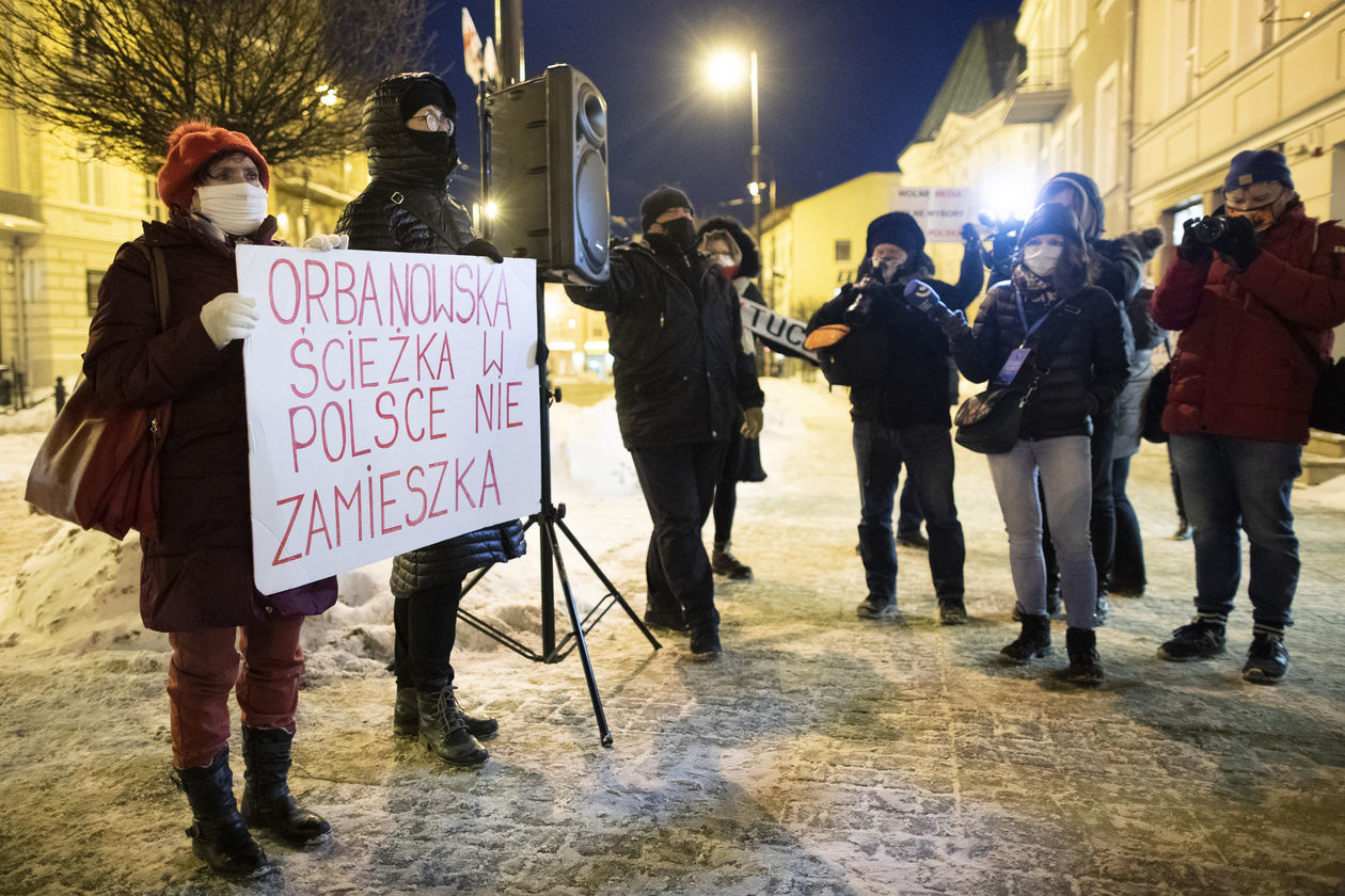  Lublin. Solidarnie w obronie niezależnych mediów (zdjęcie 1) - Autor: Jacek Szydłowski