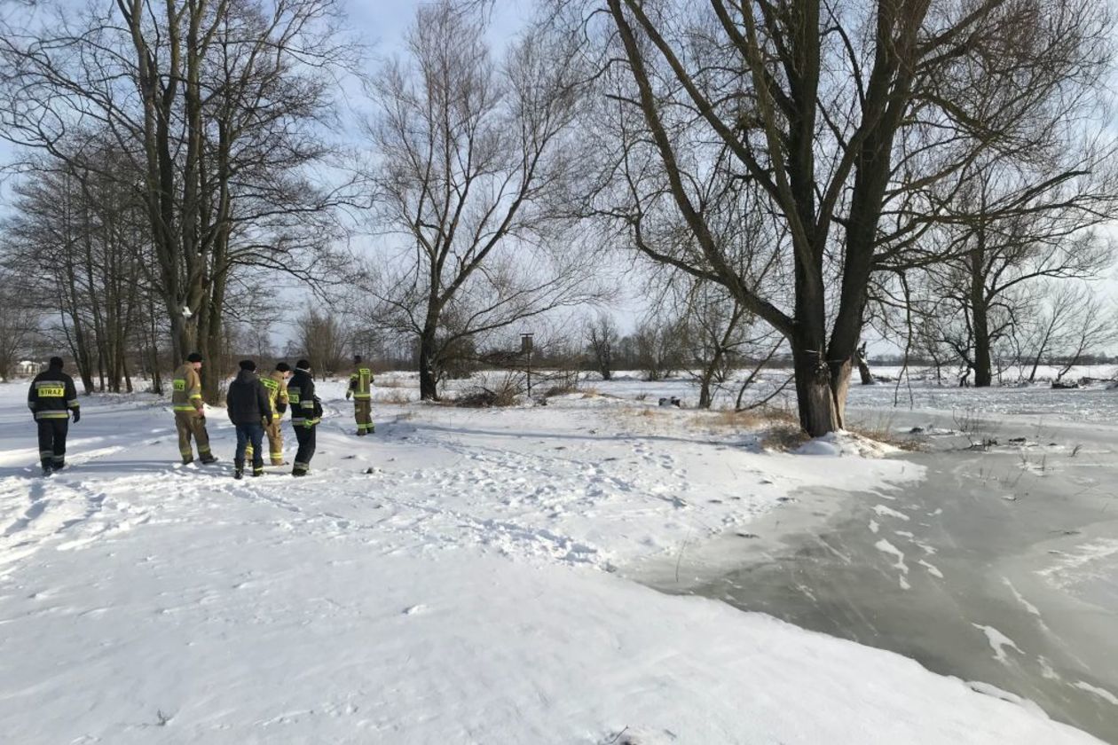 Wzrasta poziom wody w Wieprzu na terenie gminy Firlej - Autor: Komenda Powiatowa PSP w Lubartowie