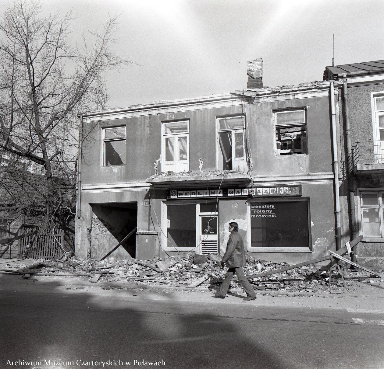  <p>Fotografie pochodzą z archiwum Muzeum Czartoryskich w Puławach, kt&oacute;re otrzymało je od pani Moniki W&oacute;jcik. Ich autorem jest pan Robert Łukasiewicz.&nbsp;</p>