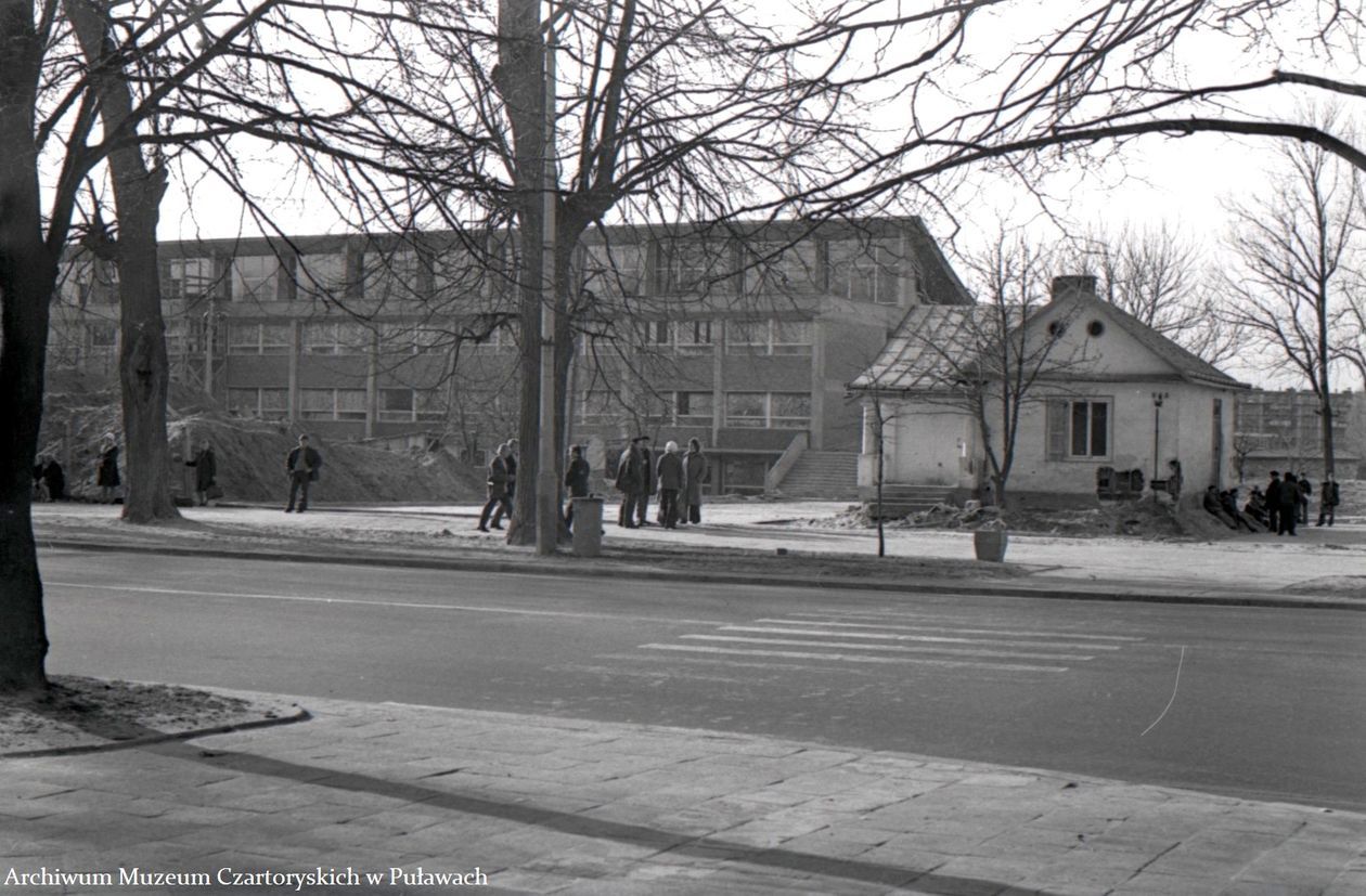  <p>Fotografie pochodzą z archiwum Muzeum Czartoryskich w Puławach, kt&oacute;re otrzymało je od pani Moniki W&oacute;jcik. Ich autorem jest pan Robert Łukasiewicz.&nbsp;</p>