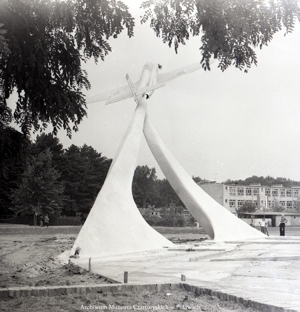  <p>Fotografie pochodzą z archiwum Muzeum Czartoryskich w Puławach, kt&oacute;re otrzymało je od pani Moniki W&oacute;jcik. Ich autorem jest pan Robert Łukasiewicz.&nbsp;</p>