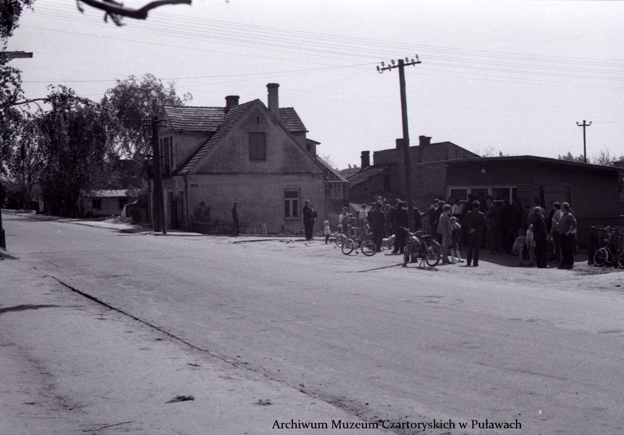  <p>Fotografie pochodzą z archiwum Muzeum Czartoryskich w Puławach, kt&oacute;re otrzymało je od pani Moniki W&oacute;jcik. Ich autorem jest pan Robert Łukasiewicz.&nbsp;</p>