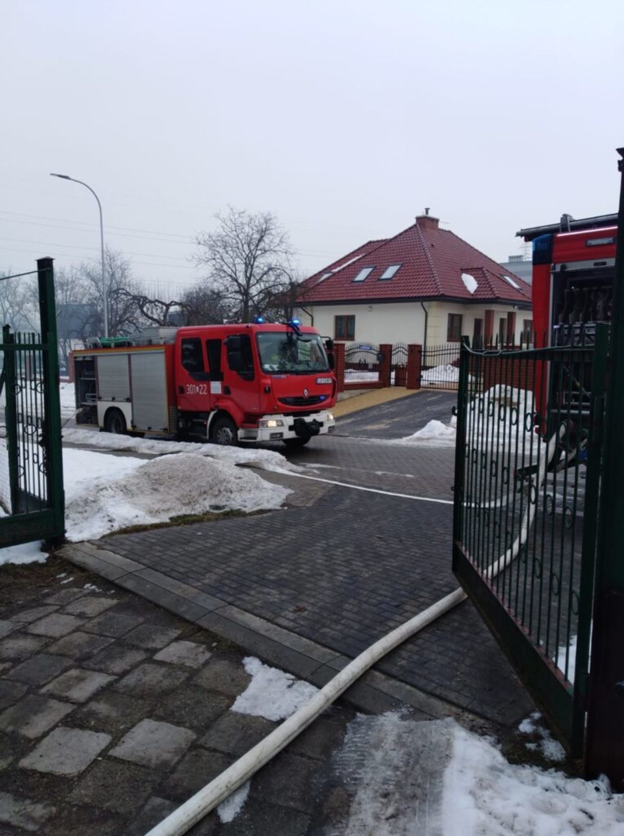  Pożar przy ulicy Morelowej w Lublinie (zdjęcie 1) - Autor: JRG nr 1 w Lublinie