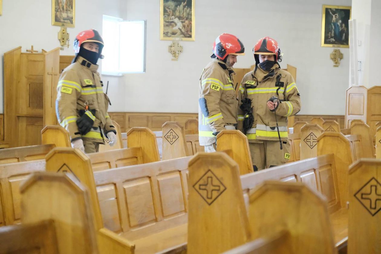  Pożar w kościele p.w. Świętego Krzyża przy ul. Pogodnej (zdjęcie 1) - Autor: Maciej Kaczanowski