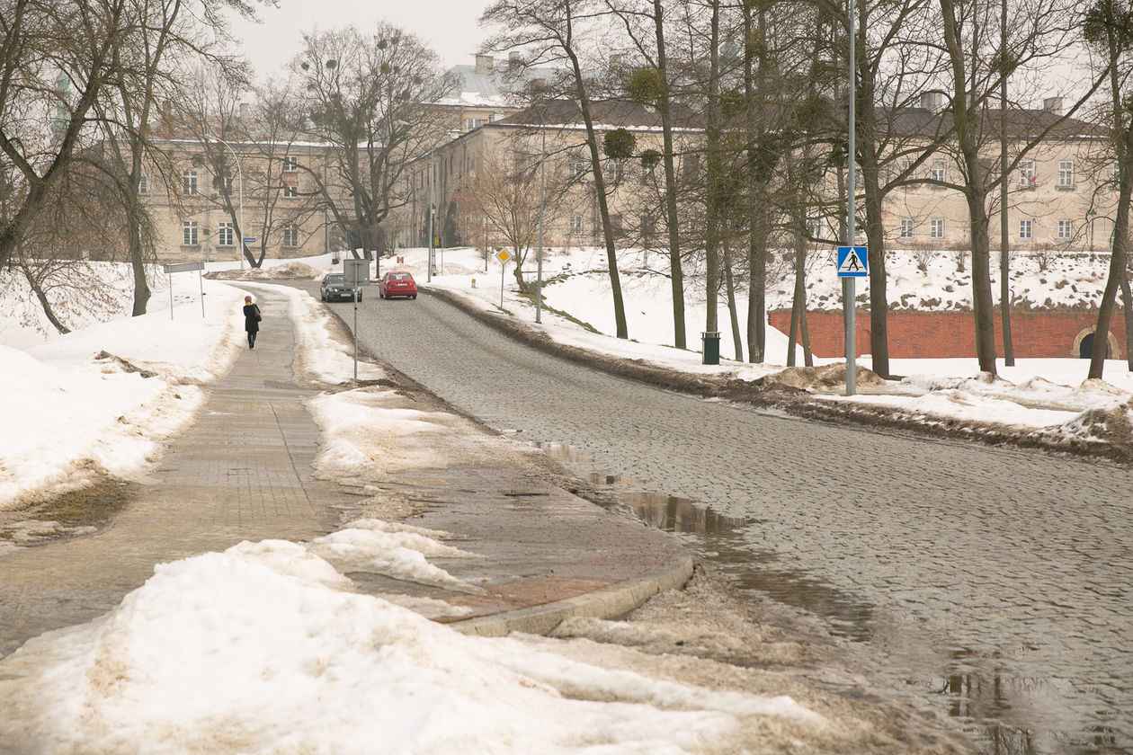  Resztki zimy w Zamościu (zdjęcie 1) - Autor: Kazimierz Chmiel