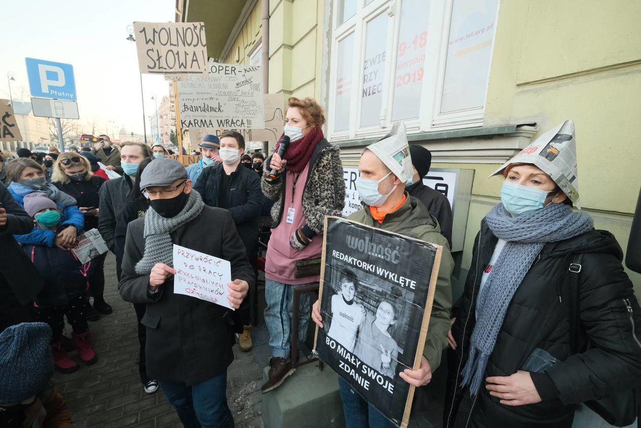  Pikieta przed siedzibą Dziennika Wschodniego (zdjęcie 1) - Autor: Maciej Kaczanowski