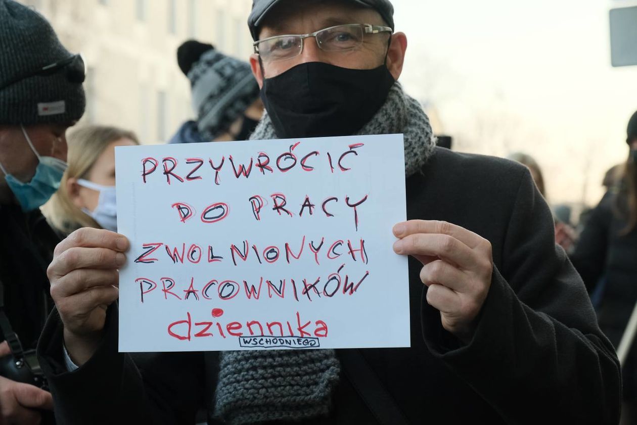  Pikieta przed siedzibą Dziennika Wschodniego (zdjęcie 1) - Autor: Maciej Kaczanowski