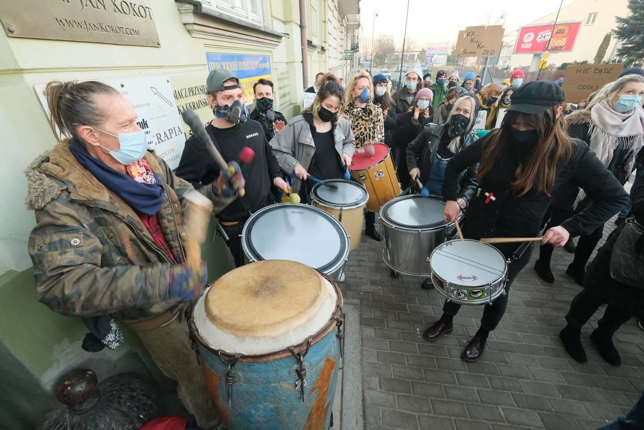  Pikieta przed siedzibą Dziennika Wschodniego (zdjęcie 1) - Autor: Maciej Kaczanowski