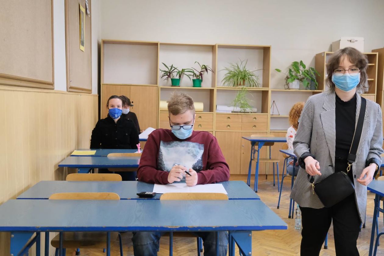  Próbna matura z matematyki w III LO (zdjęcie 1) - Autor: Maciej Kaczanowski