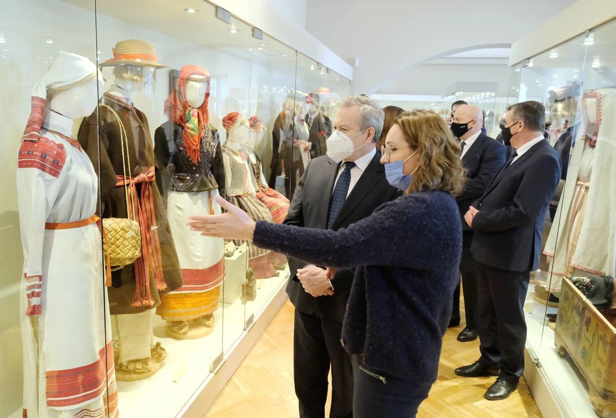  Wicepremier Piotr Gliński w Muzeum Narodowym na Zamku Lubelskim (zdjęcie 1) - Autor: Maciej Kaczanowski