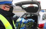 Kwiaty i upominki od policji okazji dnia kobiet (zdjęcie 3)