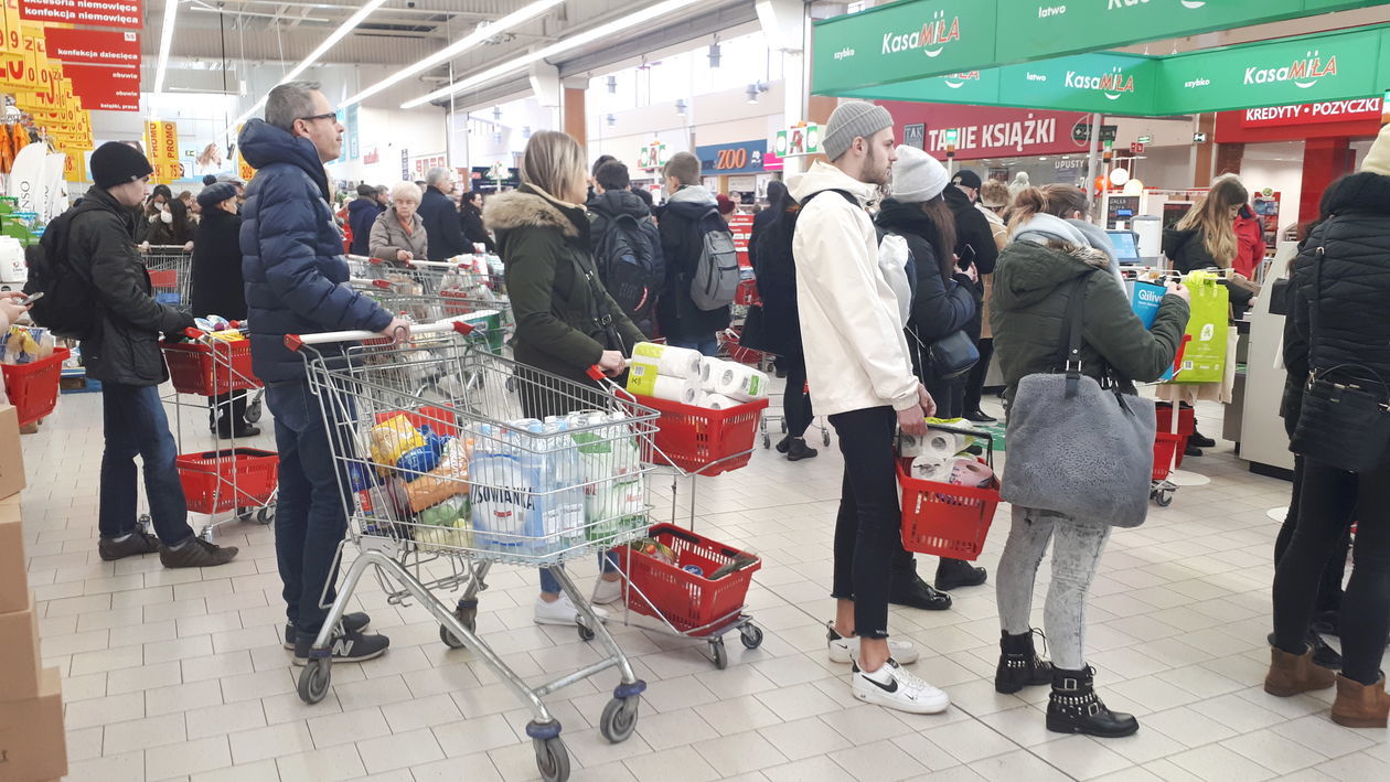  <p>Kolejki w Auchan</p>