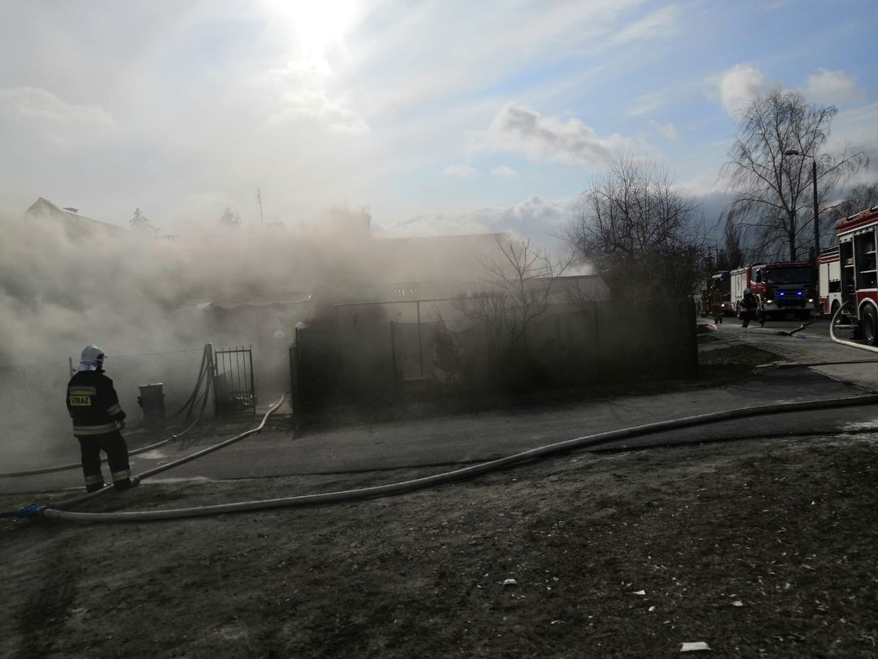  Pożar w Rejowcu Fabrycznym (zdjęcie 1) - Autor: mł. asp. Bartosz Żółciński/KM PSP w Chełmie