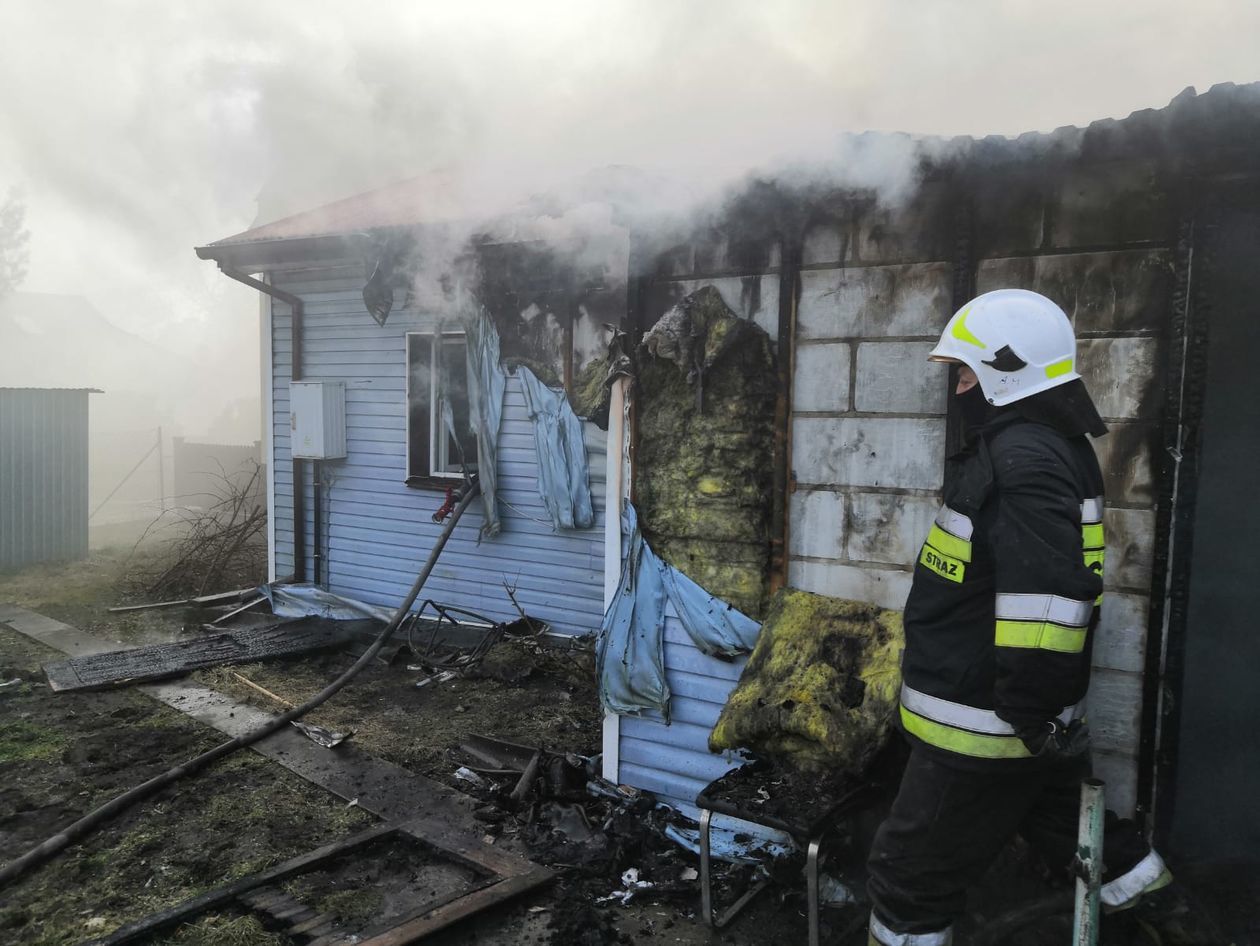  Pożar w Rejowcu Fabrycznym (zdjęcie 1) - Autor: mł. asp. Bartosz Żółciński/KM PSP w Chełmie