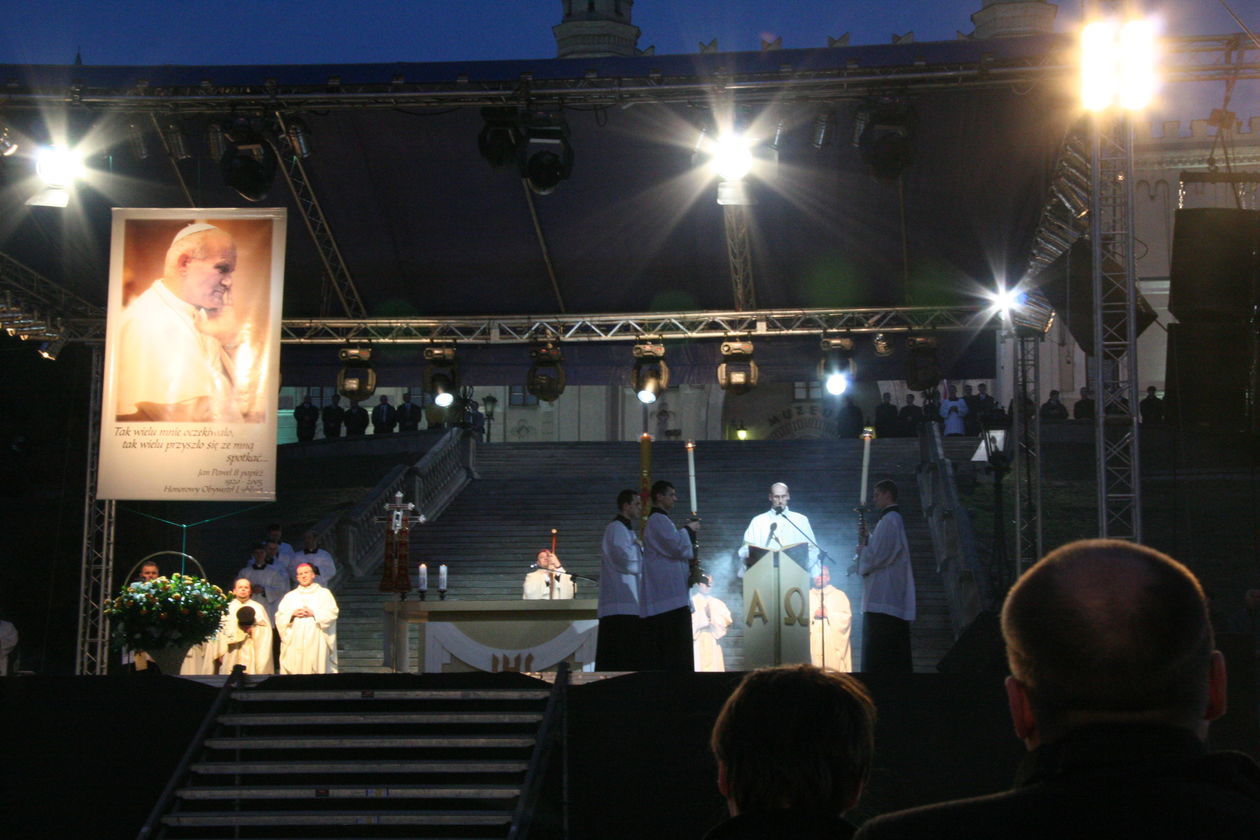  Pożegnanie Jana Pawła II w Lublinie (zdjęcie 1) - Autor: Maciej Kaczanowski