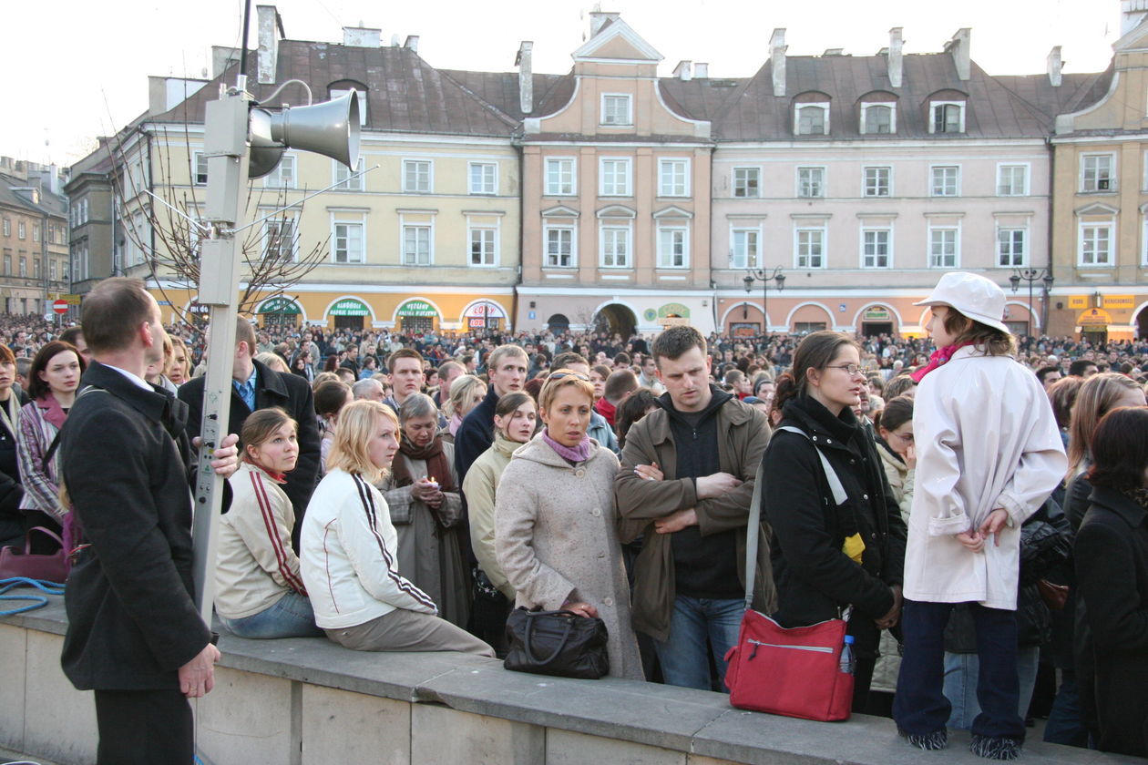  Pożegnanie Jana Pawła II w Lublinie (zdjęcie 1) - Autor: Maciej Kaczanowski