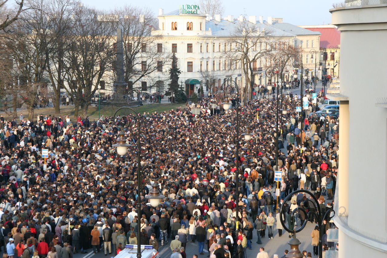  Pożegnanie Jana Pawła II w Lublinie (zdjęcie 1) - Autor: Maciej Kaczanowski